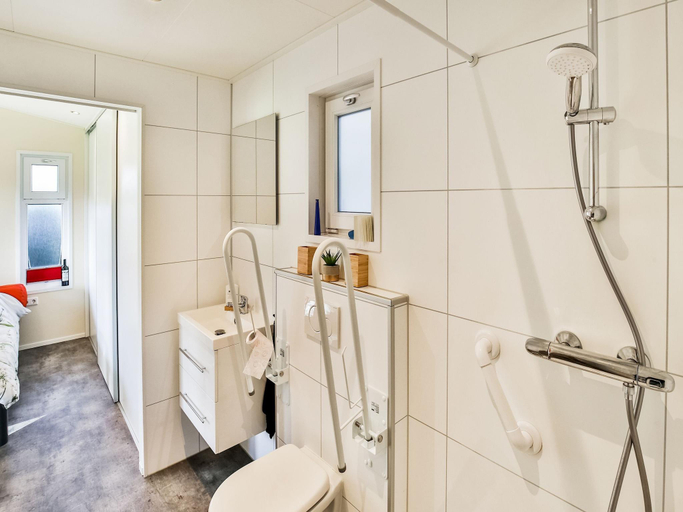 Bathroom 3, Holiday Home in Tripscompagnie near Nature, Menterwolde