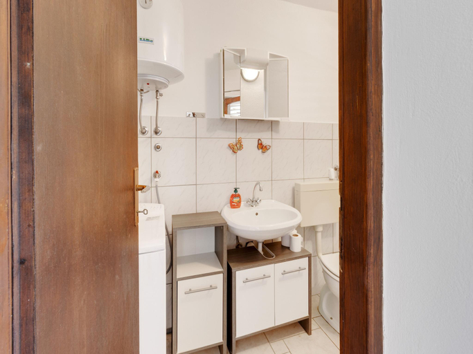 Bathroom 2, Holiday Home in Jasenice near Modric Cave, Jasenice