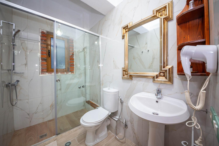 Bathroom 4, Hotel "SAN SAENA ", Vlorës