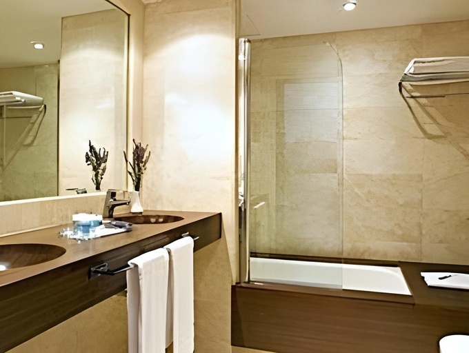 Bathroom 5, Hipotels Cala Millor Park, Baleares