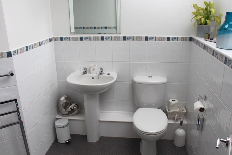 Bathroom 4, St. John's Lodge [Incl. Off-Site Leisure Club], Cumbria