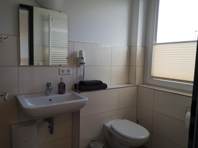 Bathroom 5, Lokschuppen Pasewalk- Gastehauser mit DZ, EZ und Kuche, Vorpommern-Greifswald