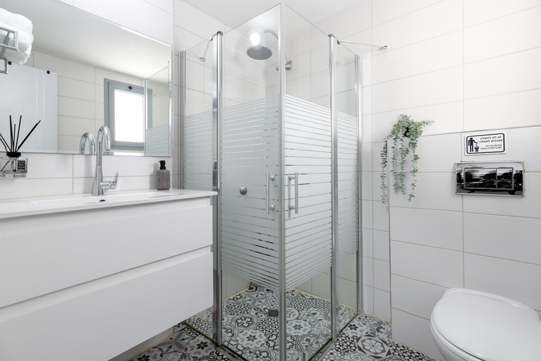 Bathroom 2, Melony Apartents Yam Suf Street Pranayama