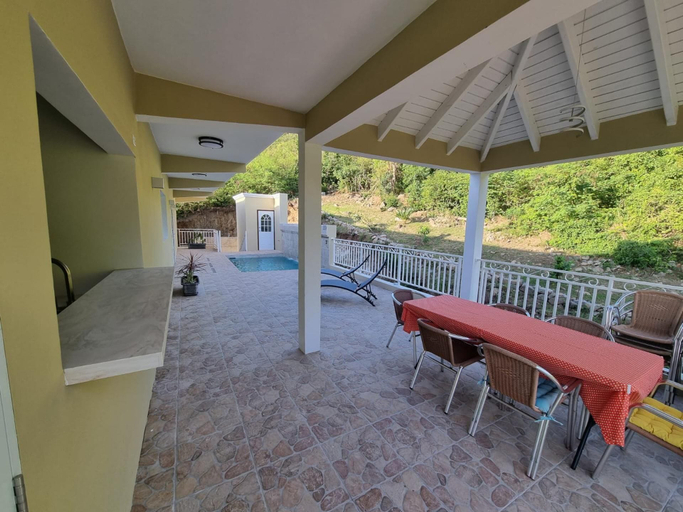 Outdoor dining 4, 4bed Condo - Sleeps 8 - Pool, Bbq, Views, Parking