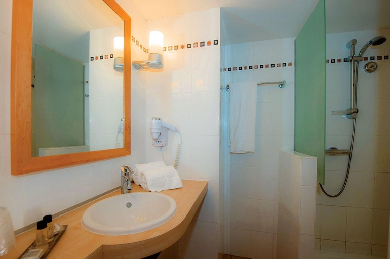 Bathroom 4, Hotel Vacances Bleues Villa Caroline, Loire-Atlantique