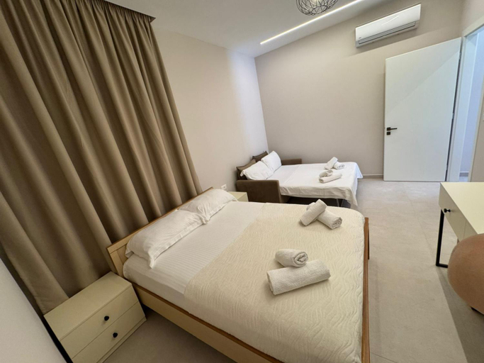 Bedroom 3, Hotel Denoel, Sarandës