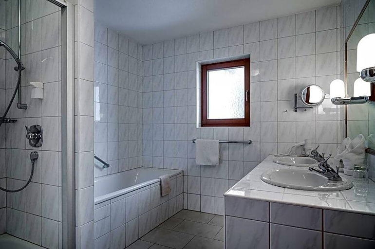 Bathroom 4, Wellness & Relax Hotel Milderer Hof, Innsbruck Land