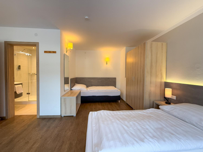 Bedroom 4, Landgasthof Schwarzberg, Traunstein
