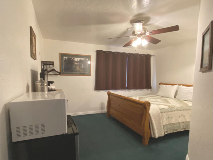 Bedroom 2, THE SNUGGLE INN, Wayne