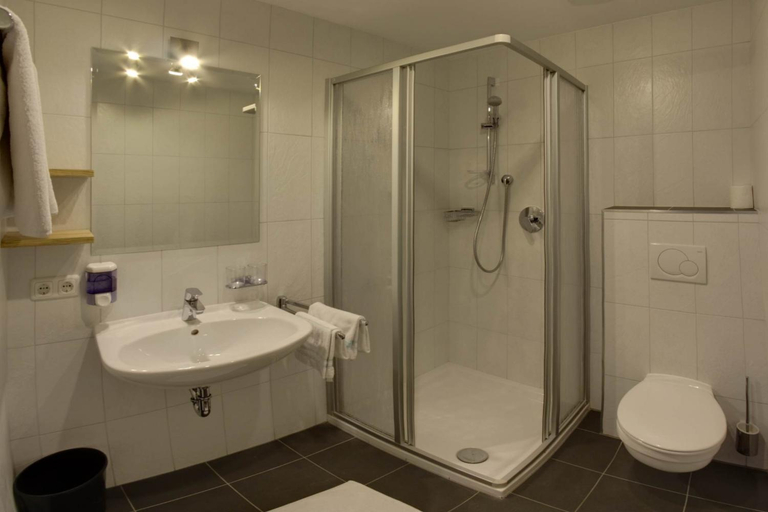 Bathroom 2, Gasthaus Steinberg, Kitzbühel