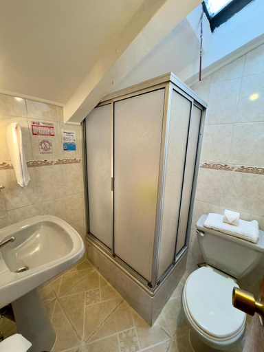 Bathroom 4, Hotel Kuyen-Ko Pucon, Cautín