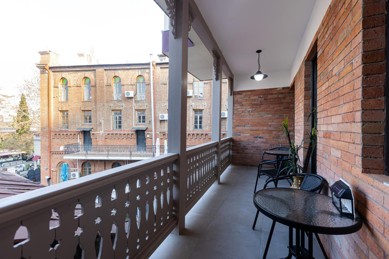 Others 2, Apart Meidani - Stylish Old Town Apartment with Balcony & Synagogue View, Tbilisi