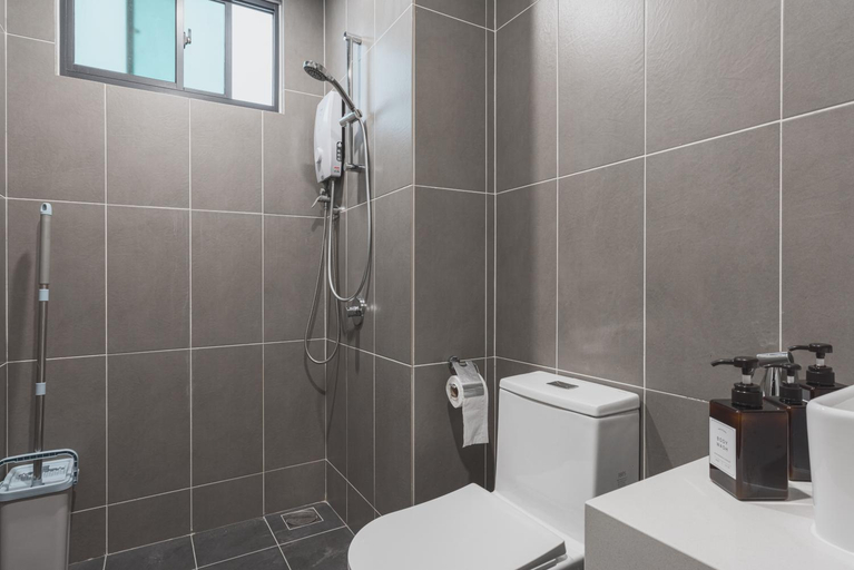 Bathroom 5, Greenfield Residence Bandar Sunway by Airhost, Petaling Jaya