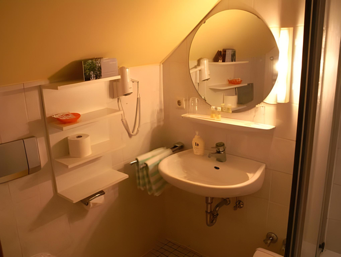 Bathroom 2, Hotel Elfenberg, Lippe