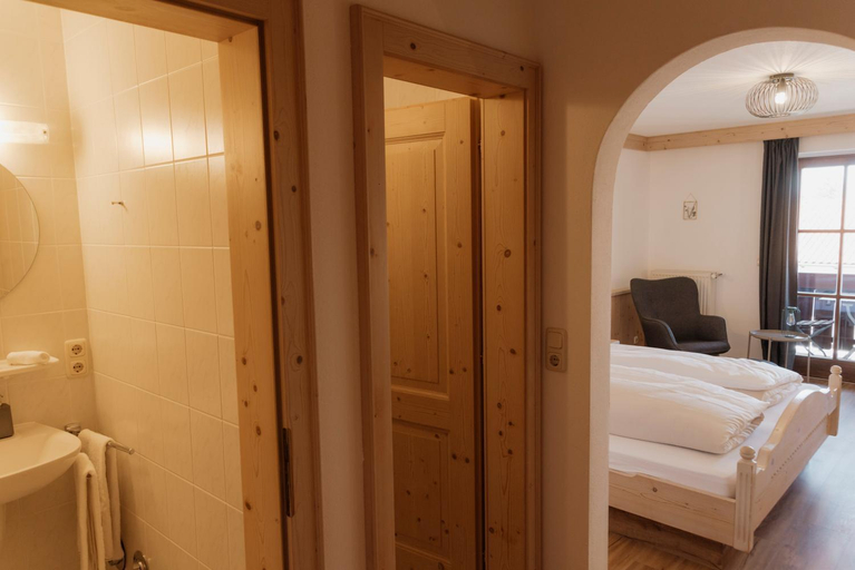 Bedroom 2, ALPENHOF Westerbuchberg, Traunstein