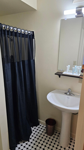 Bathroom 3, Daniell Manor, Houghton
