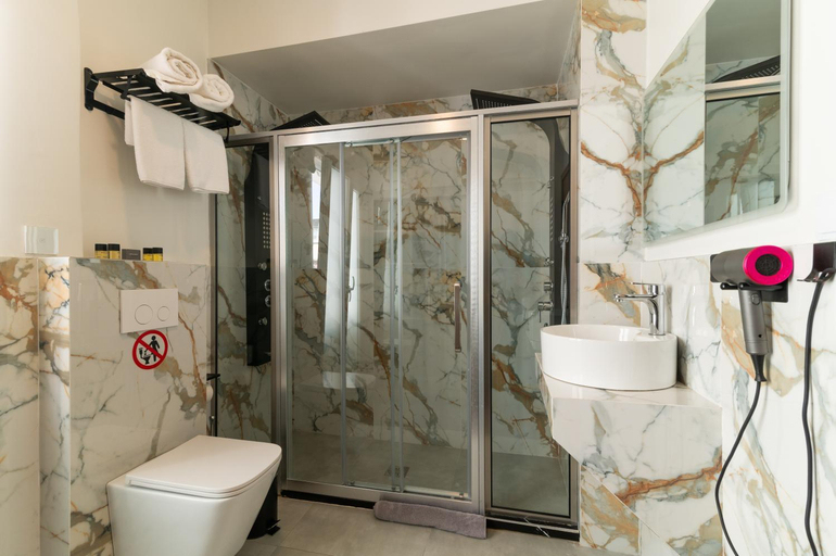Bathroom 5, Celia Residence, Attica