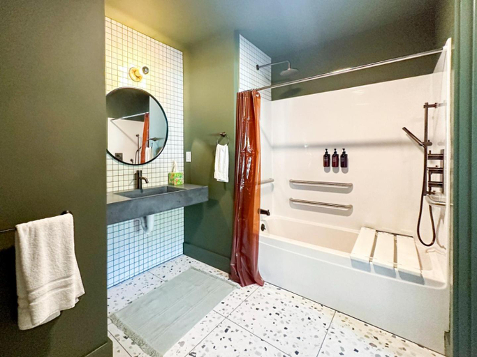 Bathroom 3, Madbush Falls, Washington