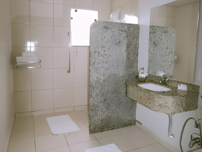 Bathroom 3, Cristal Executive Hotel, Francisco Beltrão