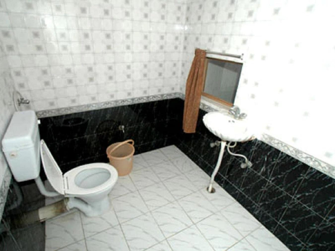 Bathroom, Goroomgo Viren Plaza Agra, Agra