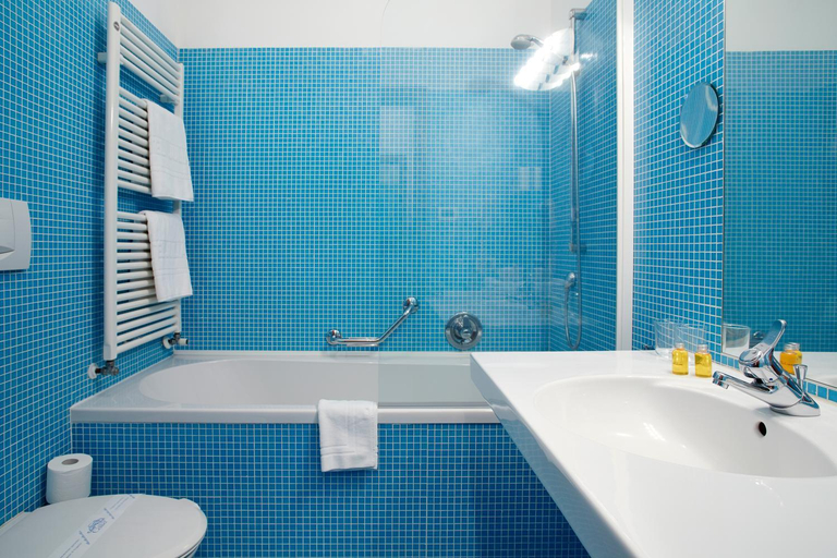 Bathroom 5, Hotel Juliane, Bolzano
