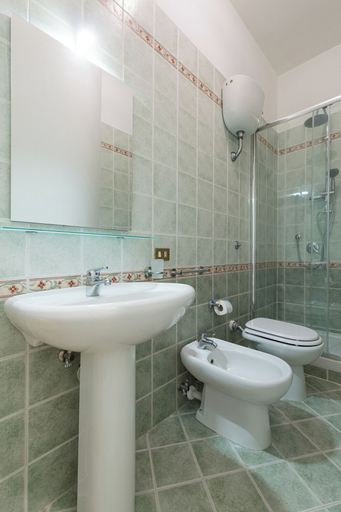 Bathroom 3, La Casa di Famiglia by Napoliapartments, Napoli