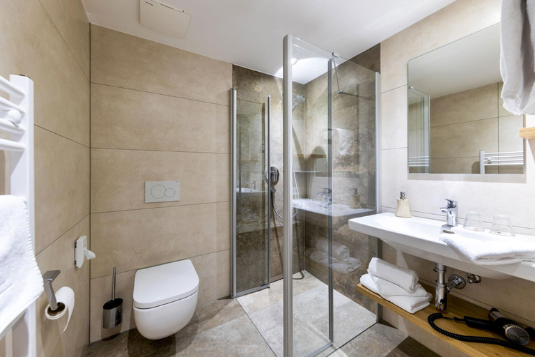 Bathroom 2, Hotel-Gasthof Rangau, Ansbach