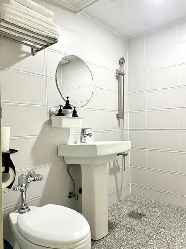 Bathroom 5, Gyeongju BongwhangMansion, Gyeongju