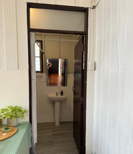 Bathroom 3, Many Trees, Sathorn