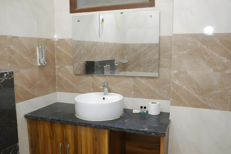 Bathroom, Hotel Taj Sarovar, Agra