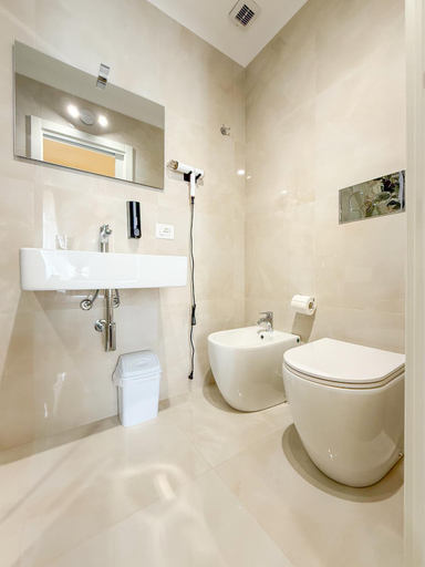 Bathroom 3, FeVi Rooms, Syracuse