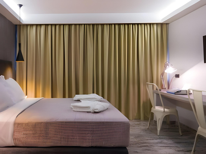 Bedroom 5, 360 Degrees, Attica