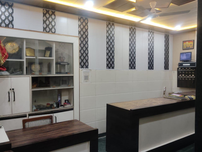 Others 5, Hotel Goverdhan, walking to Raja Ki Mandi Railway and 3 kilometer from ISBT, Agra