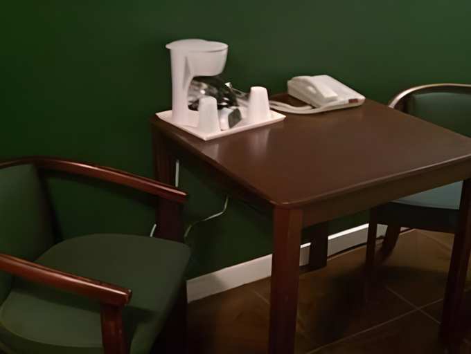 Others 4, Executive Inn and Kitchenette Suites, Maverick