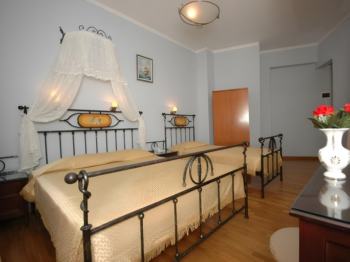 Bedroom 3, Cecil Hotel, Attica
