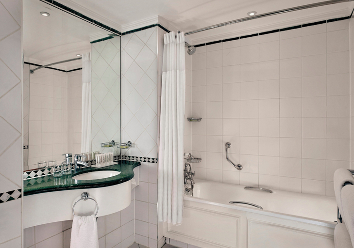 Bathroom 5, The Dilly, London