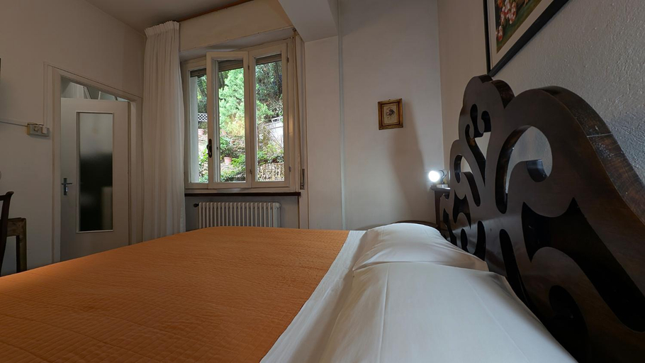 Bedroom 3, Bridge Hotel, Lucca