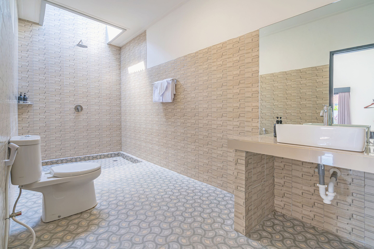Bathroom 5, Villa Katrin - Canggu, Badung