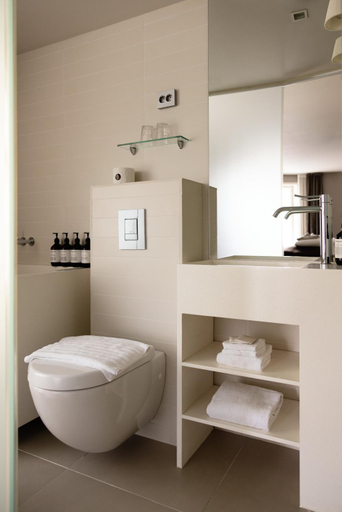 Bathroom 4, Hotel Brosundet, Ålesund