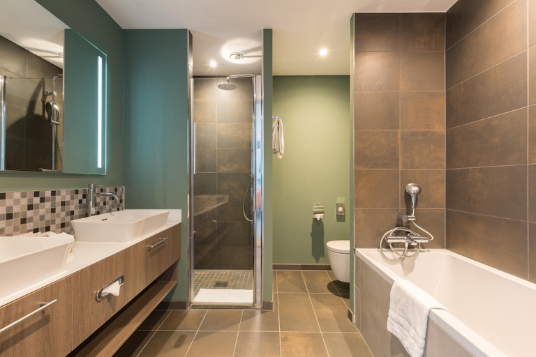 Bathroom 4, Leonardo Royal Hotel Amsterdam, Amsterdam