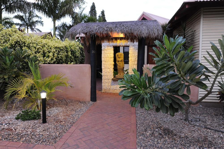 Exterior & Views
