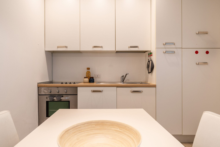 Room 4, Viale Lecco 105 in Como, Como