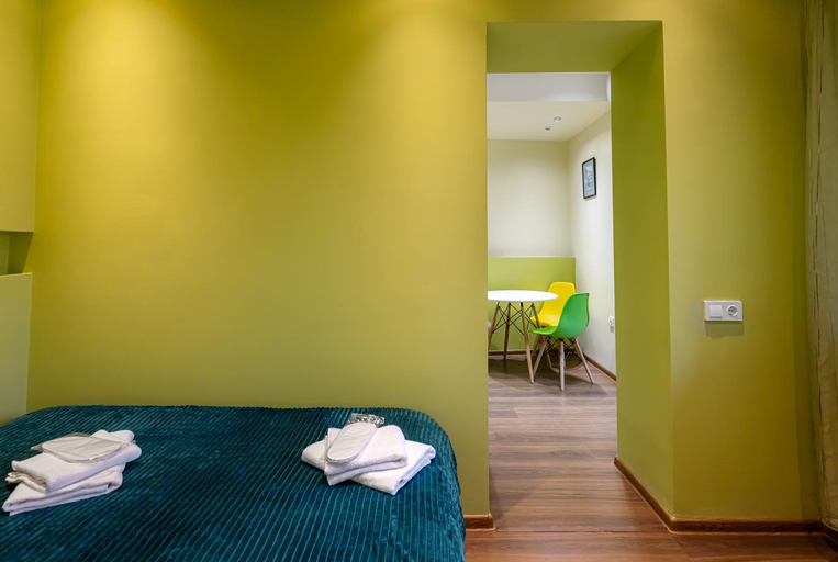 Sport & Beauty, Apart Meidani - Stylish Old Town Apartment with Balcony & Synagogue View, Tbilisi