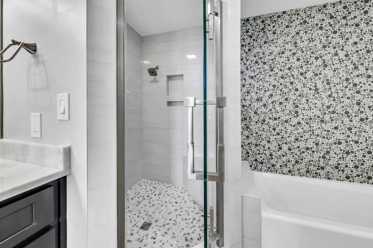 Bathroom 4, Hidden Dunes 1605, Bay