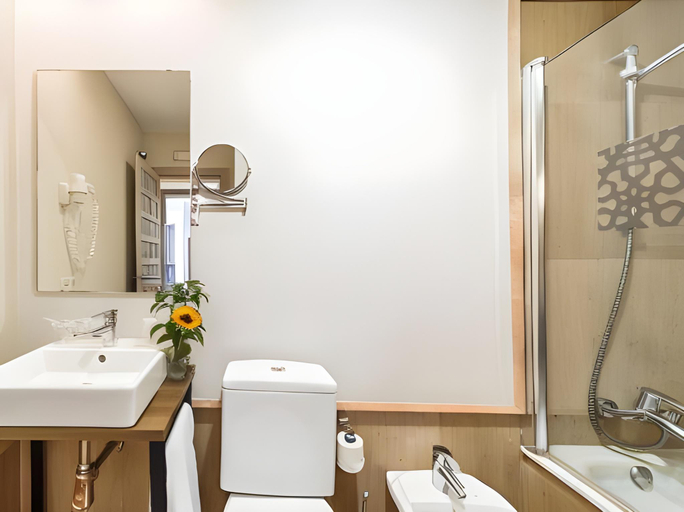 Bathroom 4, Hotel Boutique Casas de Santa Cruz, Sevilla