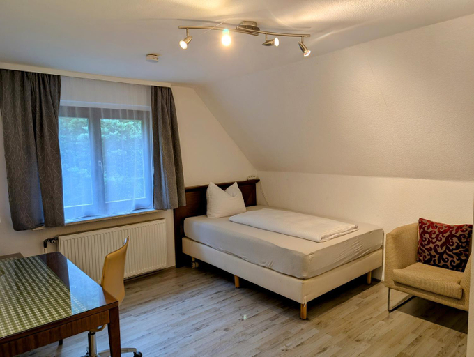 Bedroom 2, Hotel Pension Blv Chersruh, Bayreuth