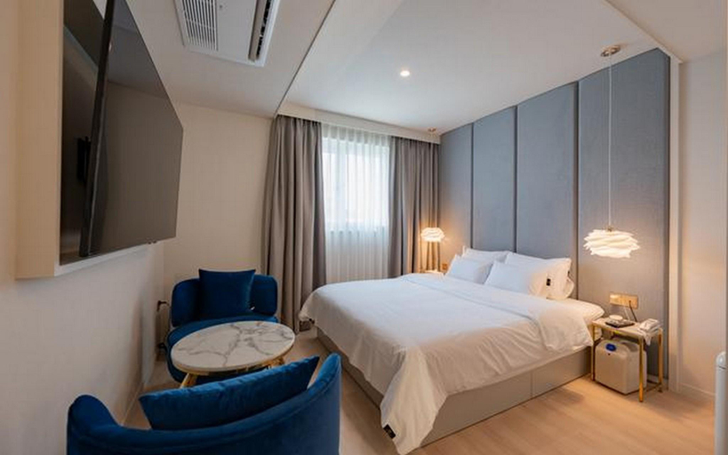 Bedroom 2, Changwon Myeongseodong Denbastar Hotel, Changwon