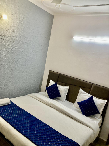 Bedroom 2, The Gleam Hotel, Karnal