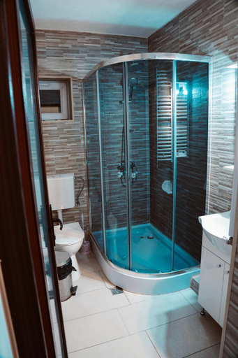 Bathroom 2, Escape Pensiune, Bechet
