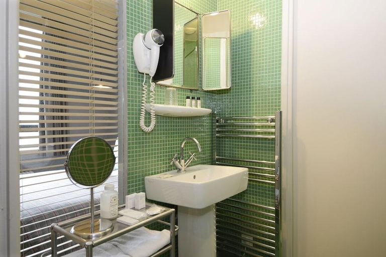 Bathroom 4, Hotel Les Pilotes, Somme